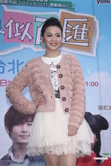 组图：《爱似百汇》签名会 炎亚纶称辰亦儒劳碌命