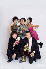 幻灯图集：容祖儿率师弟师妹拍宣传照 送圣诞祝愿