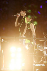 五月天个唱特效看呆5万人 连环爆破冰火五重天