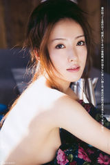 高清组图：日本女星濑户早妃性感写真 裸背出镜