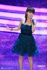 幻灯：香港金像奖现场 阿兰献唱《赤壁》主题曲 