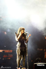 高清：张惠妹北京开唱摇滚范　和观众High足三小时