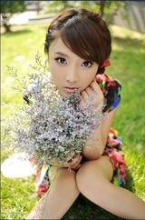 幻灯图：孙小芸荣登校园周刊封面 甜蜜公主秀可爱