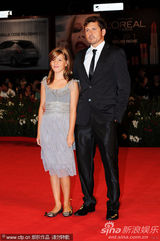 组图：非竞赛片《伊娃》首映 女演员与导演共舞