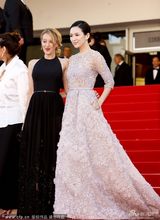 组图：《维纳斯》首映 章子怡素雅长裙助阵