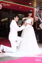 组图：锦荣自曝想三十岁结婚 与陈妍希上演求婚戏