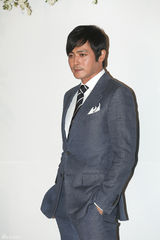 高清组图：韩载锡朴率美大婚 张东健夫妇道贺