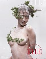 幻灯图：余男环保大片全裸出镜 似婴儿蜷卧母亲腹中