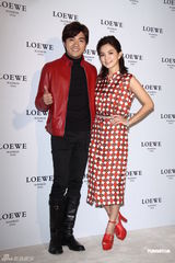 组图：贺军翔帅气亮相活动 Ella担心婚礼哭花妆