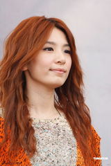 组图：SHE十周年纪念活动 Selina发短片盼早日归队