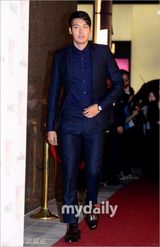 组图：李钟硕等出席时尚派对 宋茜低胸CL露腰