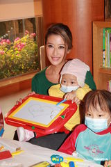 组图：谢婷婷望两侄儿学会分享 圣诞节陪父母旅游