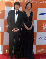 组图：首尔电视剧大赏红毯 佘诗曼于小彤亮相