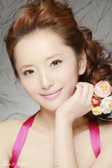 高清组图：肖雨雨全新写真 靓丽妆容尽显春意浓浓