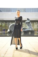 组图：阿筎那黑纱裙亮相时装周 玩透视内衣隐现