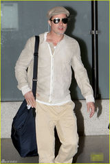 组图：布拉德皮特独自现身 贝雷帽配黑超帅气