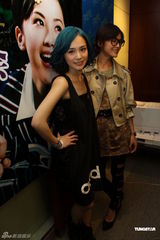 组图：Twins上海宣传新专辑 谈及感情阿娇称随缘