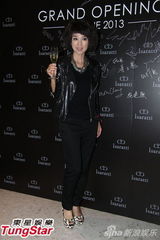 组图：米雪黑色型女打扮示人 难忘刘家良教导