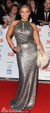 组图：英国家电视奖星光璀璨 蕾丝爆乳风情万种