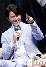 组图：郑雨盛(郑宇成)韩孝珠携手宣传《监视者们》