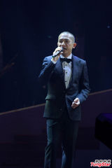 组图：梅艳芳逝世十周年 圈中好友登台悼念