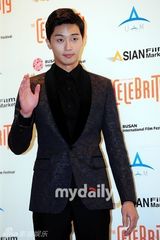 组图：全度妍崔始源等出席亚洲电影之夜活动