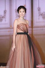 组图:陈慧琳盛装半露酥胸 笑称要老公生小孩