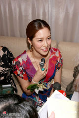 幻灯图集：徐子淇产后亮相 生孩子上瘾想生四个