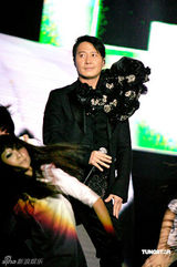 幻灯图：黎明新年忙赶场 携文咏珊卫兰澳门献唱