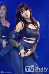 组图：Dal shabet孙丹菲WAPOP公演大跳性感热舞