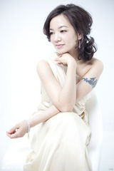 组图：阿雅登《时尚新娘》封面 展现蜕变后的美丽