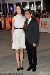 组图：陈可辛撑《合伙人》首映 杜鹃文艺范十足