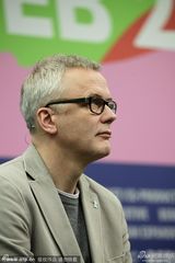 组图：柏林电影节发布会 主席科斯里克现身