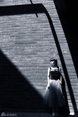 组图：周子琰黑白写真曝光 诠释内心孤独