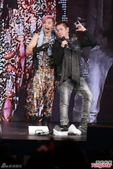 组图：罗志祥香港开唱 谭咏麟相挺当和事佬