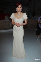 组图：历任港姐聚首 朱玲玲赞张名雅皮肤好