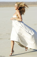 高清组图：詹妮弗-安妮斯顿真空装沙漠拍写真