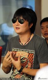 组图：董洁捞金玩快闪 王大治做评委手舞足蹈