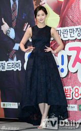 组图：韩胜妍乞丐装宣传《张宝利》吴涟序优雅