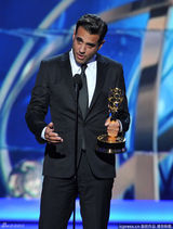 组图：鲍比-坎纳瓦尔获得艾美剧情类最佳男配角