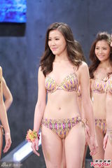 组图：港姐肉色比基尼彩排泳装问答环节