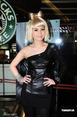 幻灯图集：阿Sa(蔡卓妍)办27岁生日派对 阿娇亮相抢风头