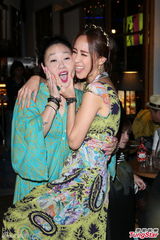 组图：富千金关颖深V小露微乳办单身派对