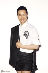 组图：何晟登《芒果画报》封面 畅谈感情世界