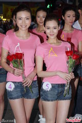 组图：亚洲先生闹市被起哄亲亚姐 趁机把台妹