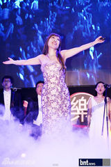 组图：韩女团2NE1出演节目《热情乐书》