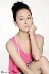 组图：刘娜萍粉嫩春装演绎俏皮可爱