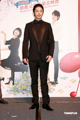 幻灯图：玉木宏香港宣传新电影 上野树里送朱古力 