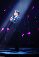 组图：刘德华高调捧场黎明个唱 苏永康友情献唱