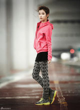 高清组图：韩星IU代言运动品牌 拍广告成熟自然